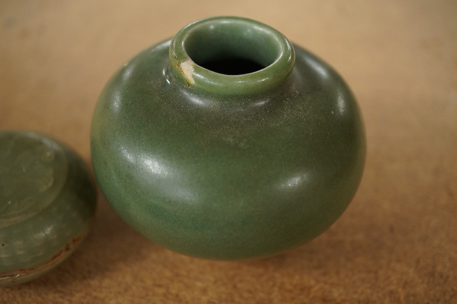 A Chinese Longquan celadon jarlet and a similar box and cover, Yuan dynasty, largest 6.5cm high